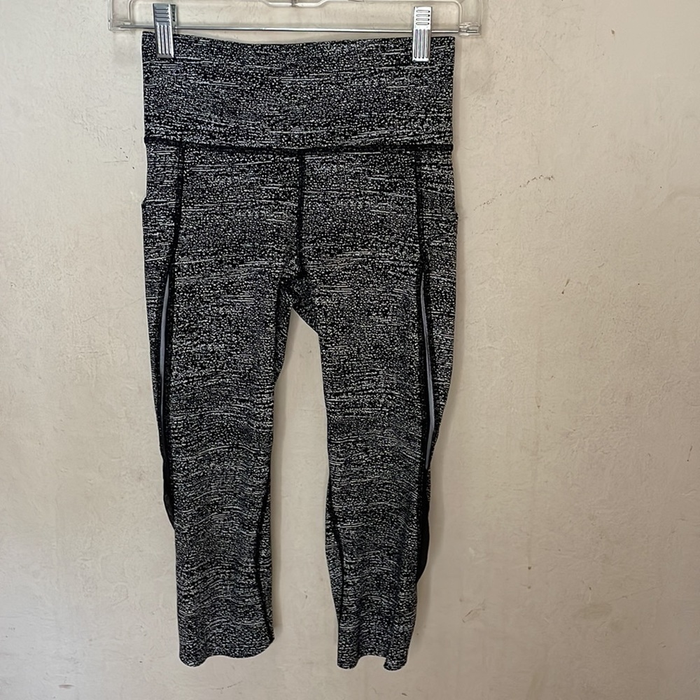 Lululemon Pace Perfect Crop (17") Air Time White Black/Black Size 4